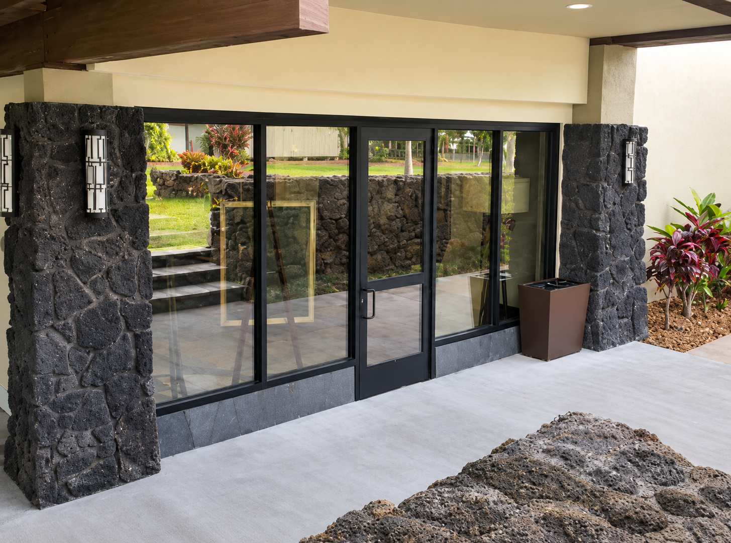 Sheraton Kauai - Poipu - entrances and storefronts